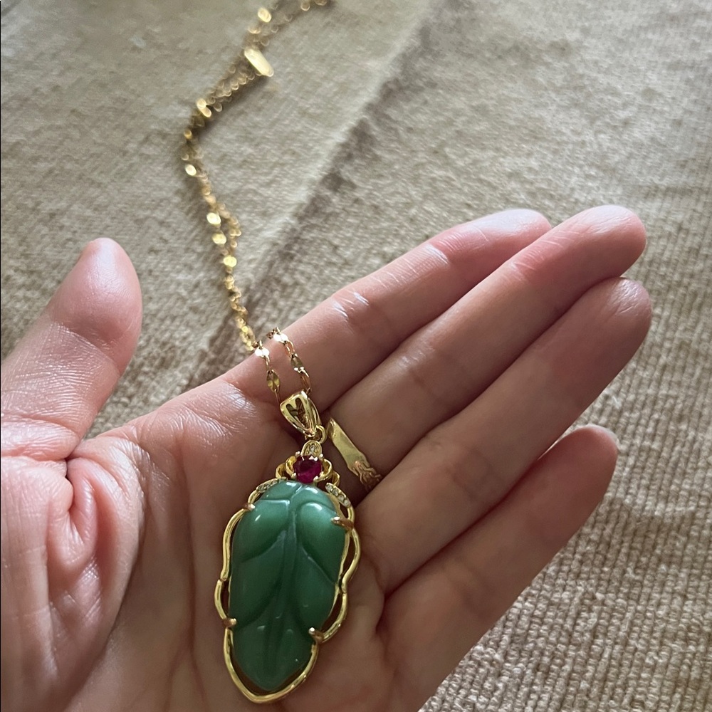*071* Green and Gold Yellow Plated Leaf Pendant Necklace Adjustable”18 x16” in - Picture 5 of 7
